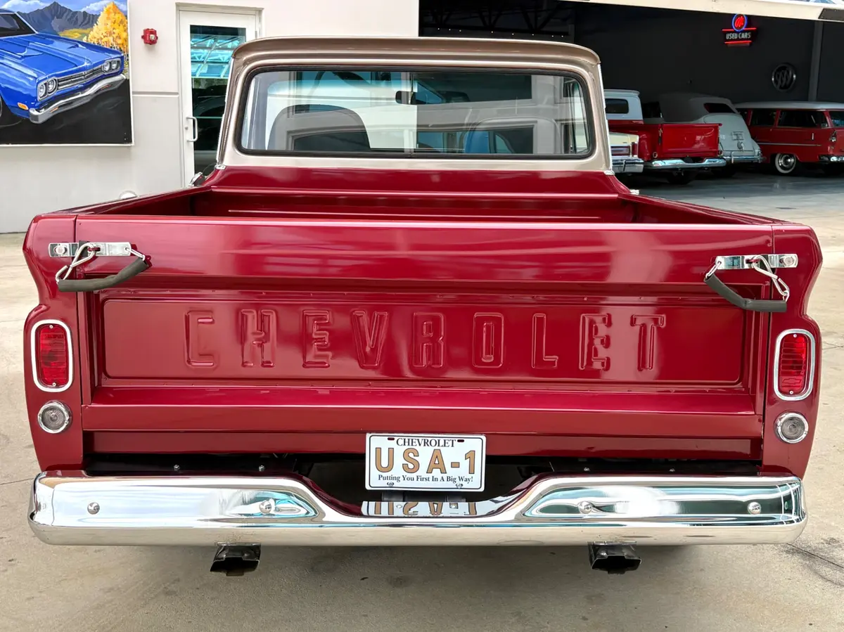 Vehicle photo 7