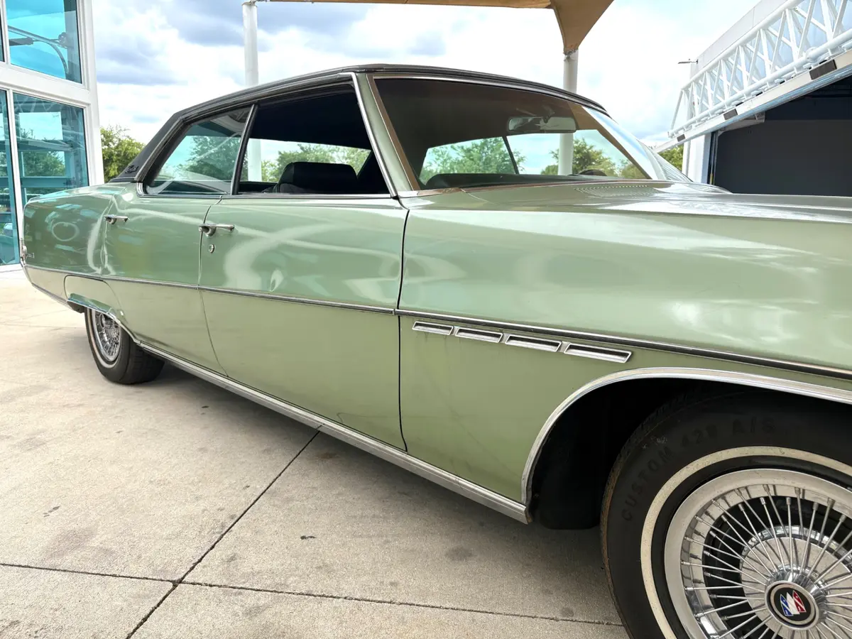 Vehicle photo 18