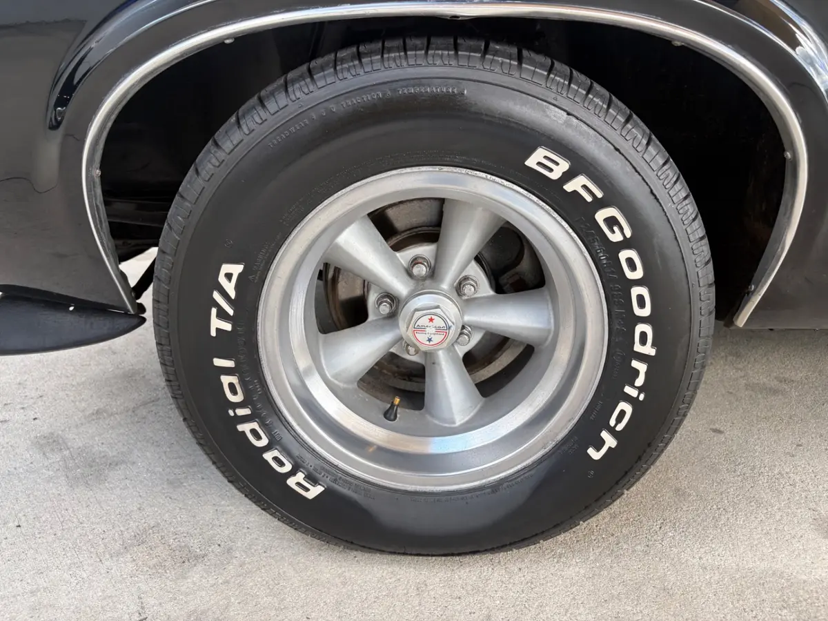 Vehicle photo 21
