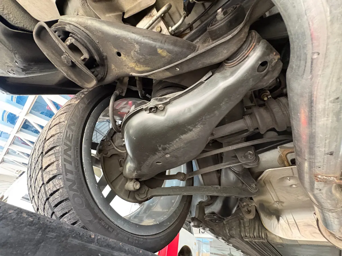 Vehicle photo 49
