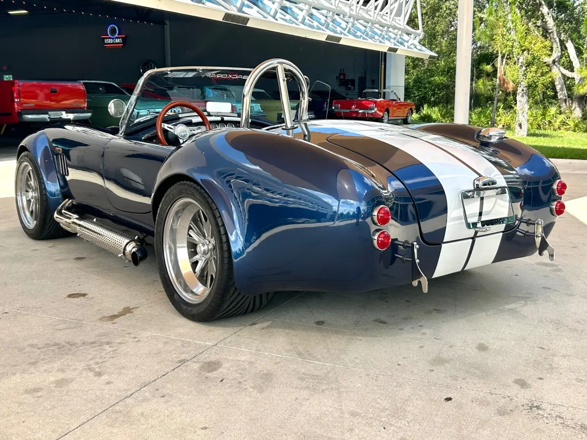 Vehicle photo 7