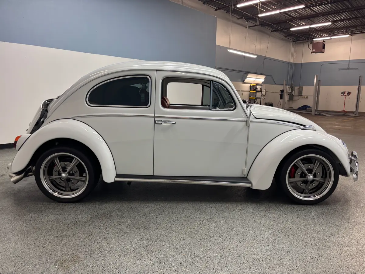 Vehicle photo 8