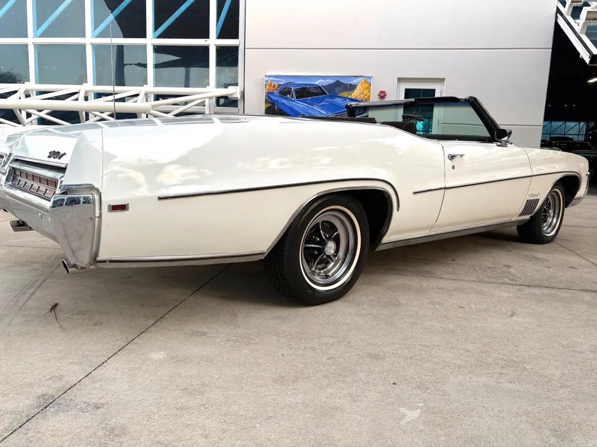 Vehicle photo 16