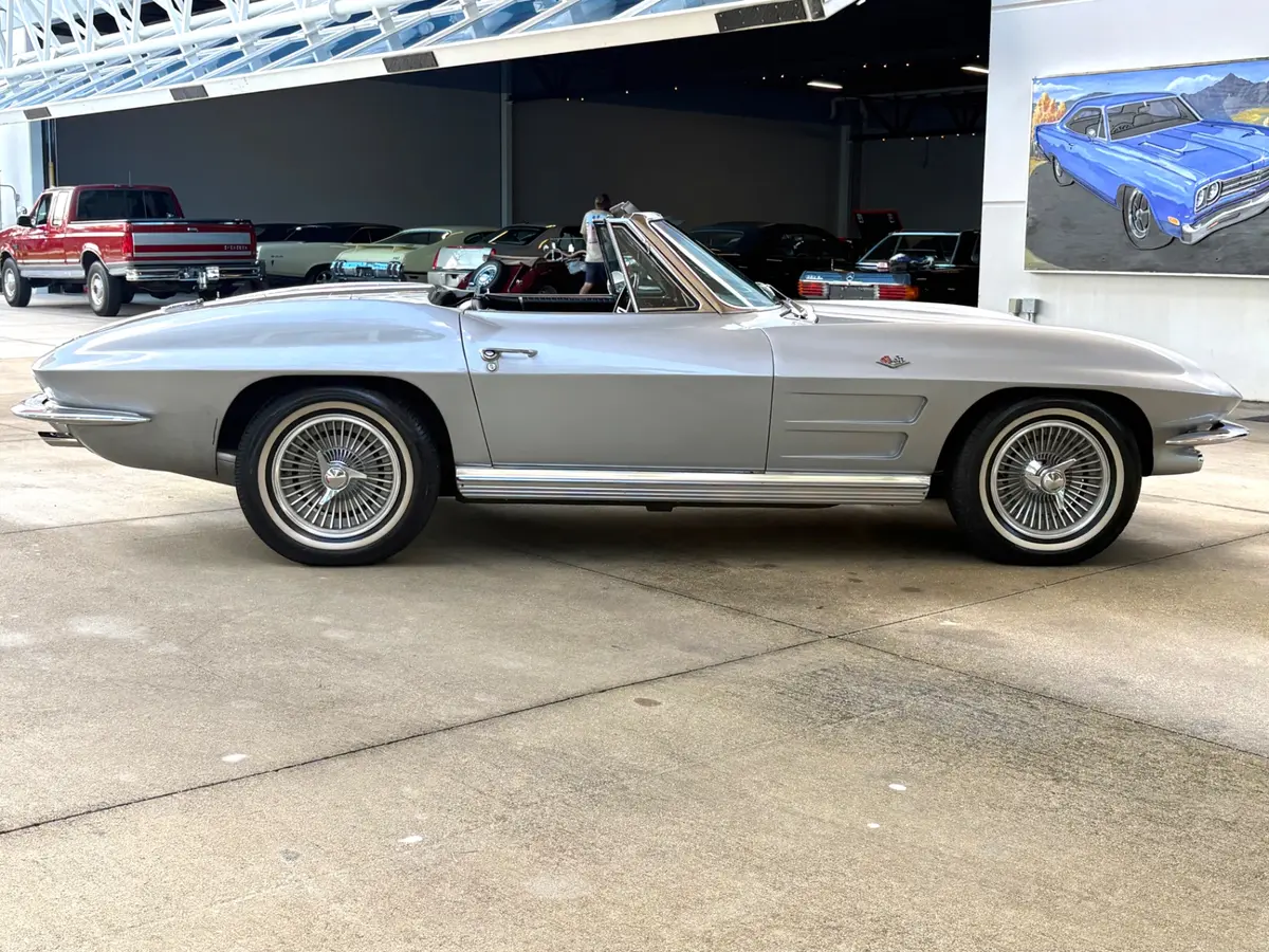 Vehicle photo 5
