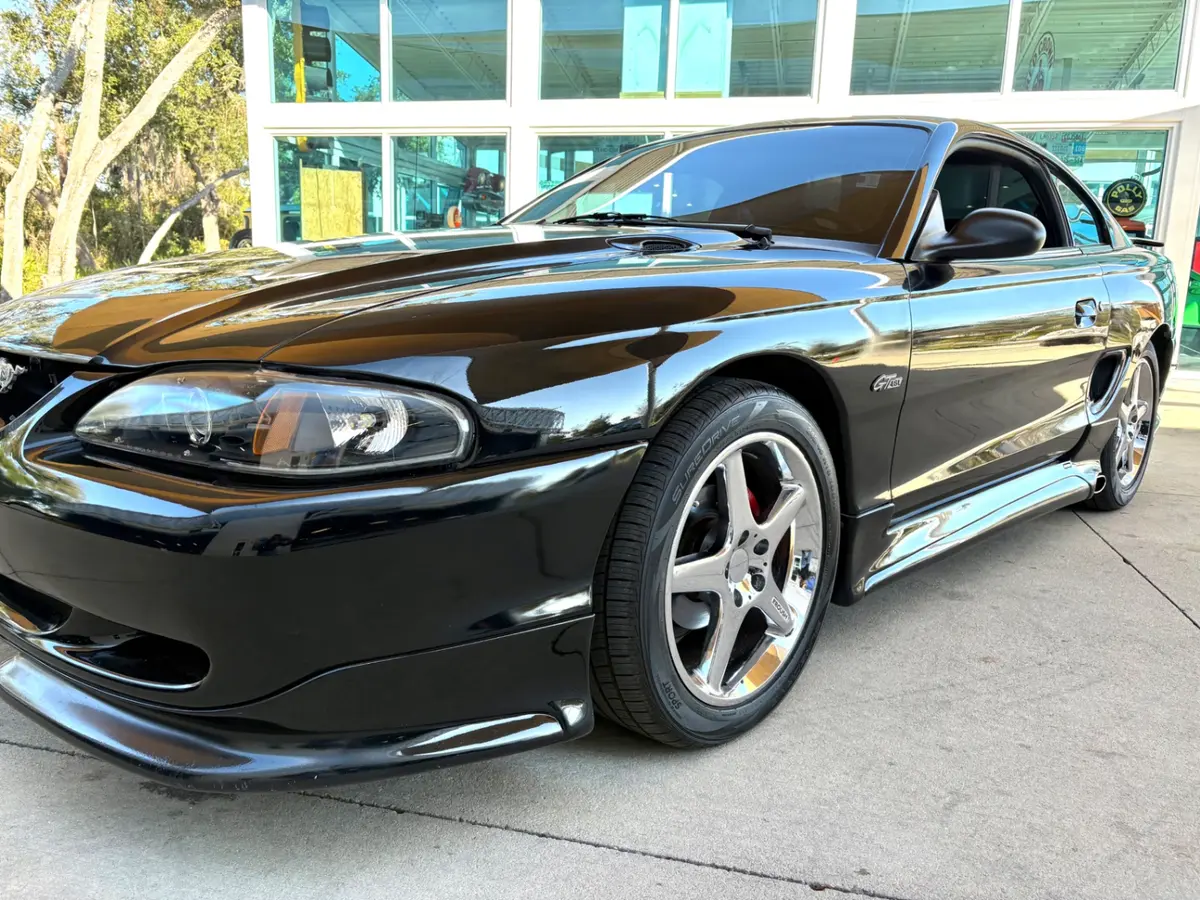 Vehicle photo 13