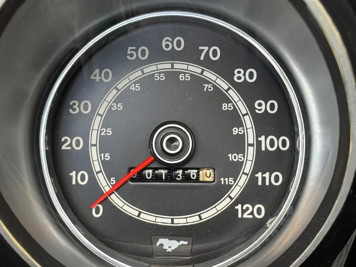 Vehicle photo 28