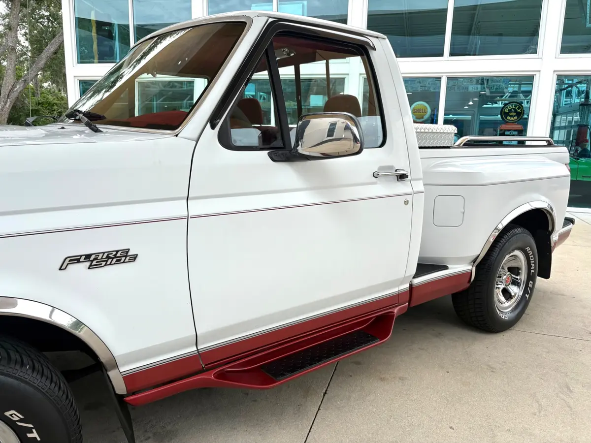 Vehicle photo 13