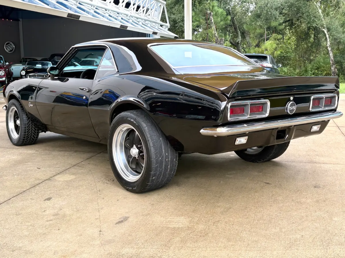 Vehicle photo 9