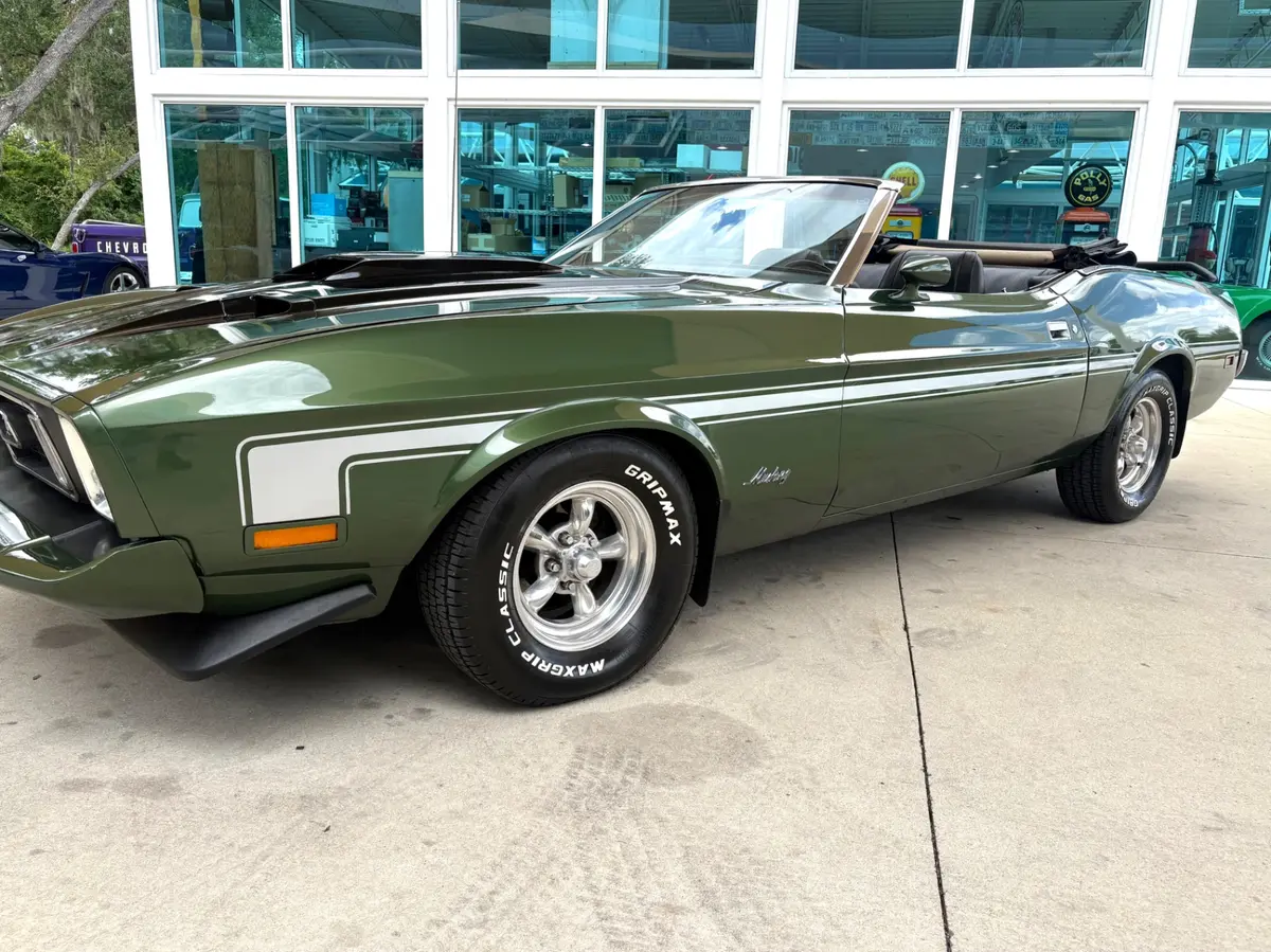 Vehicle photo 12