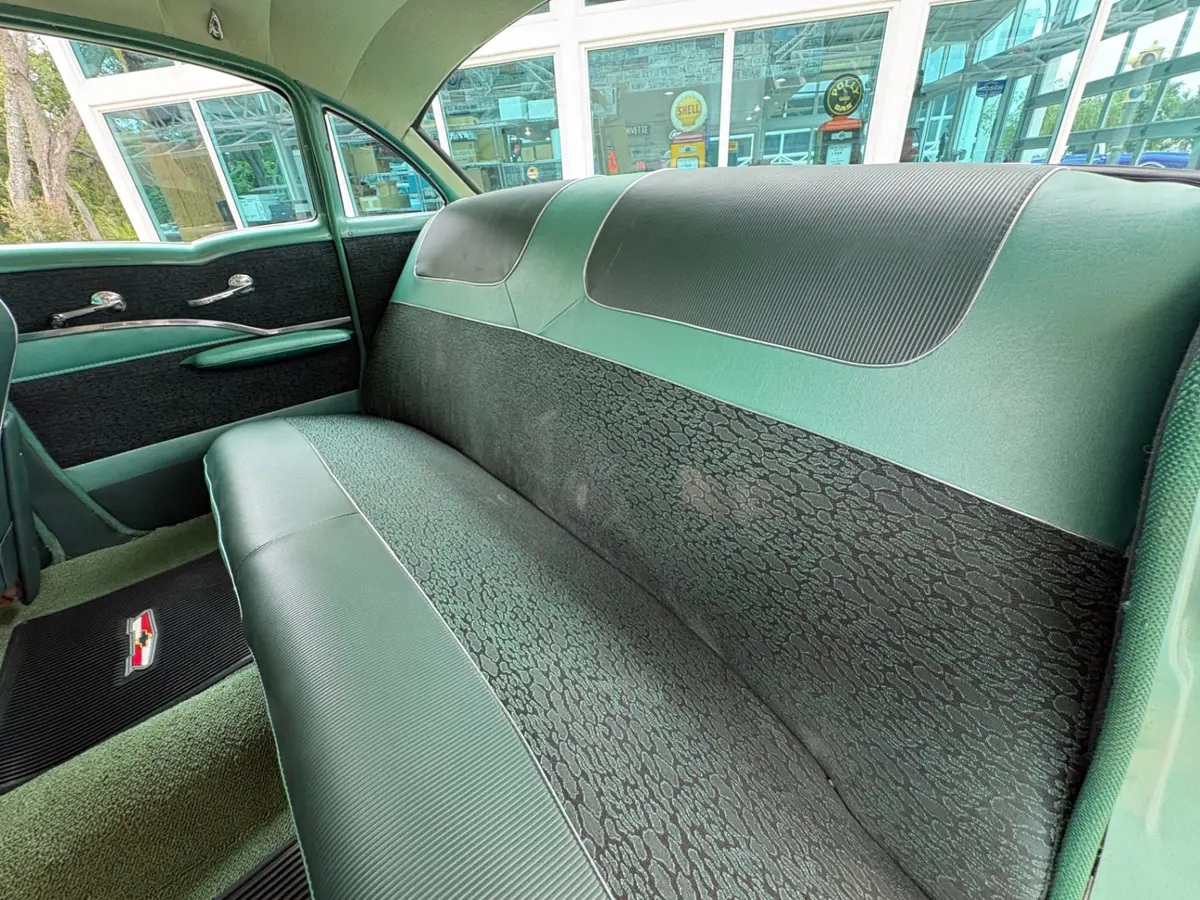 Vehicle photo 40