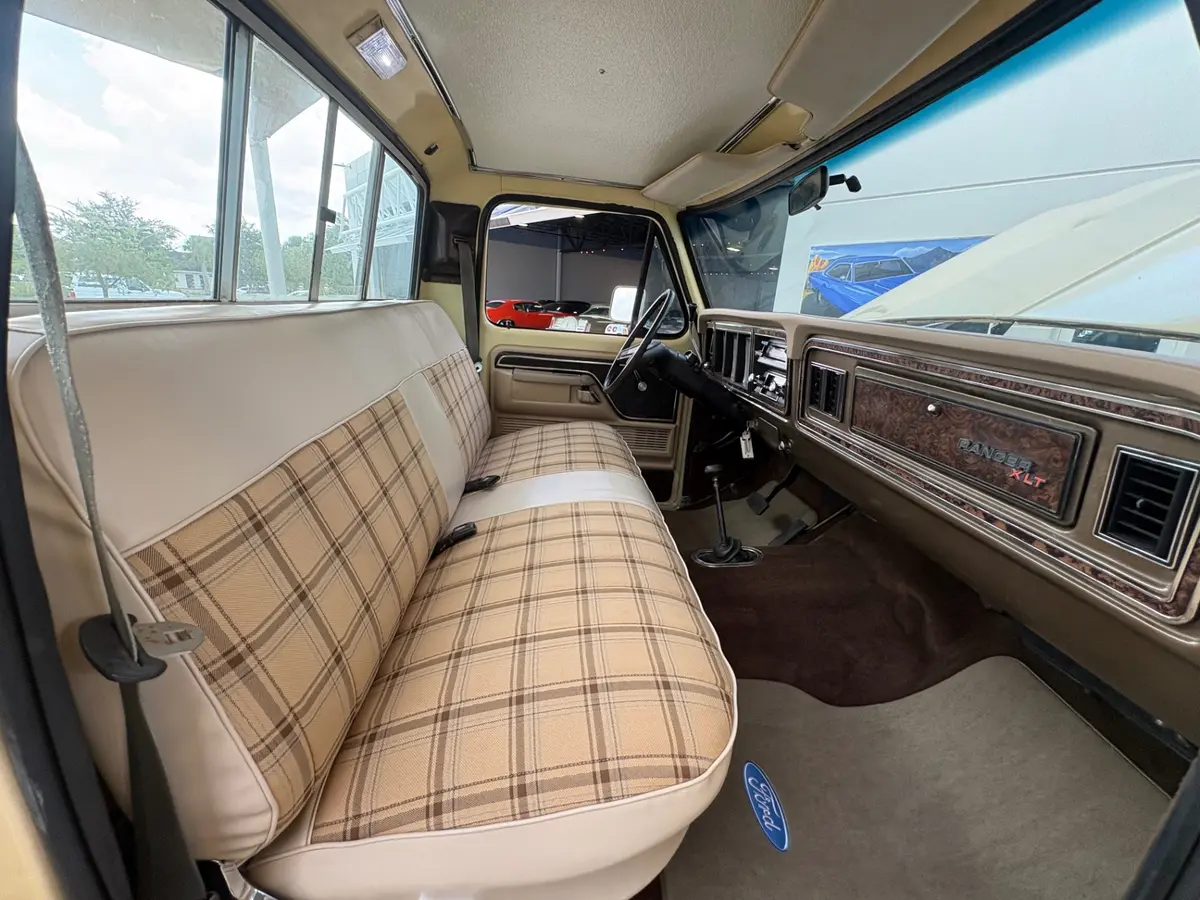 Vehicle photo 39