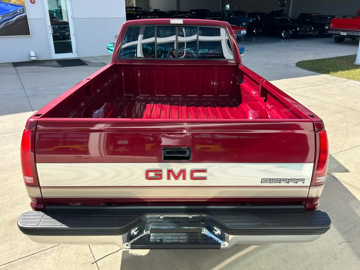 Vehicle photo 7