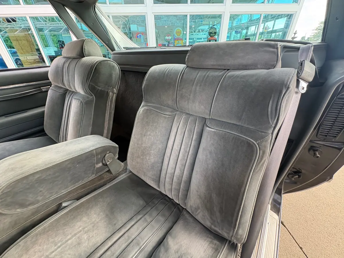 Vehicle photo 32