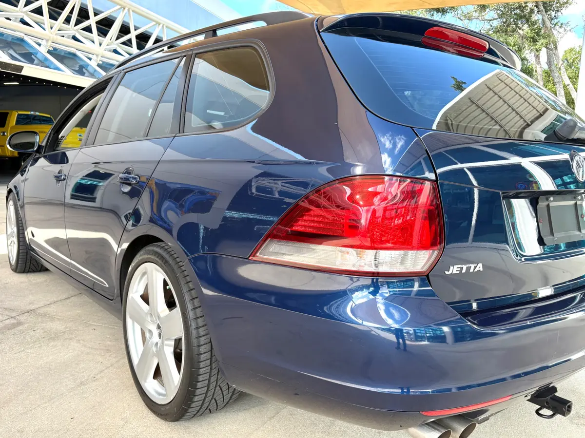 Vehicle photo 15