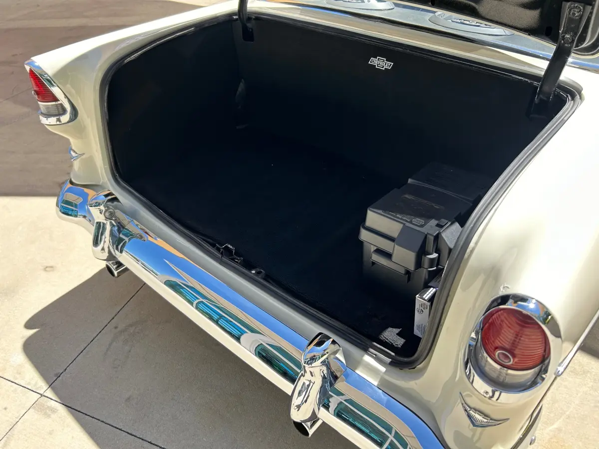 Vehicle photo 7