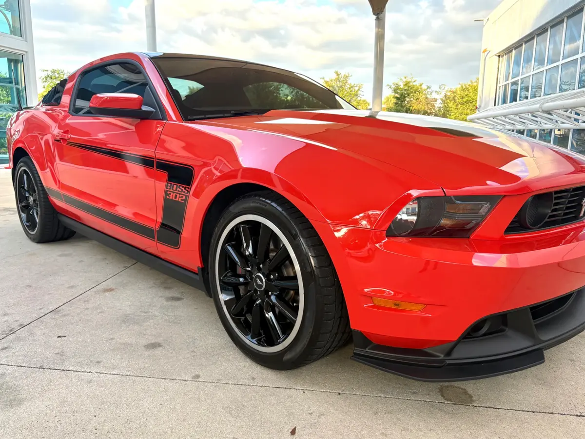 Vehicle photo 19