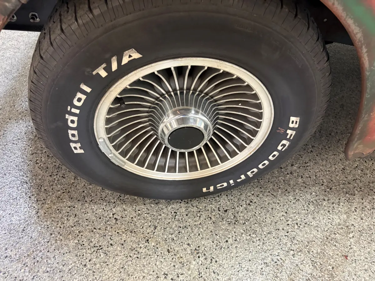 Vehicle photo 17