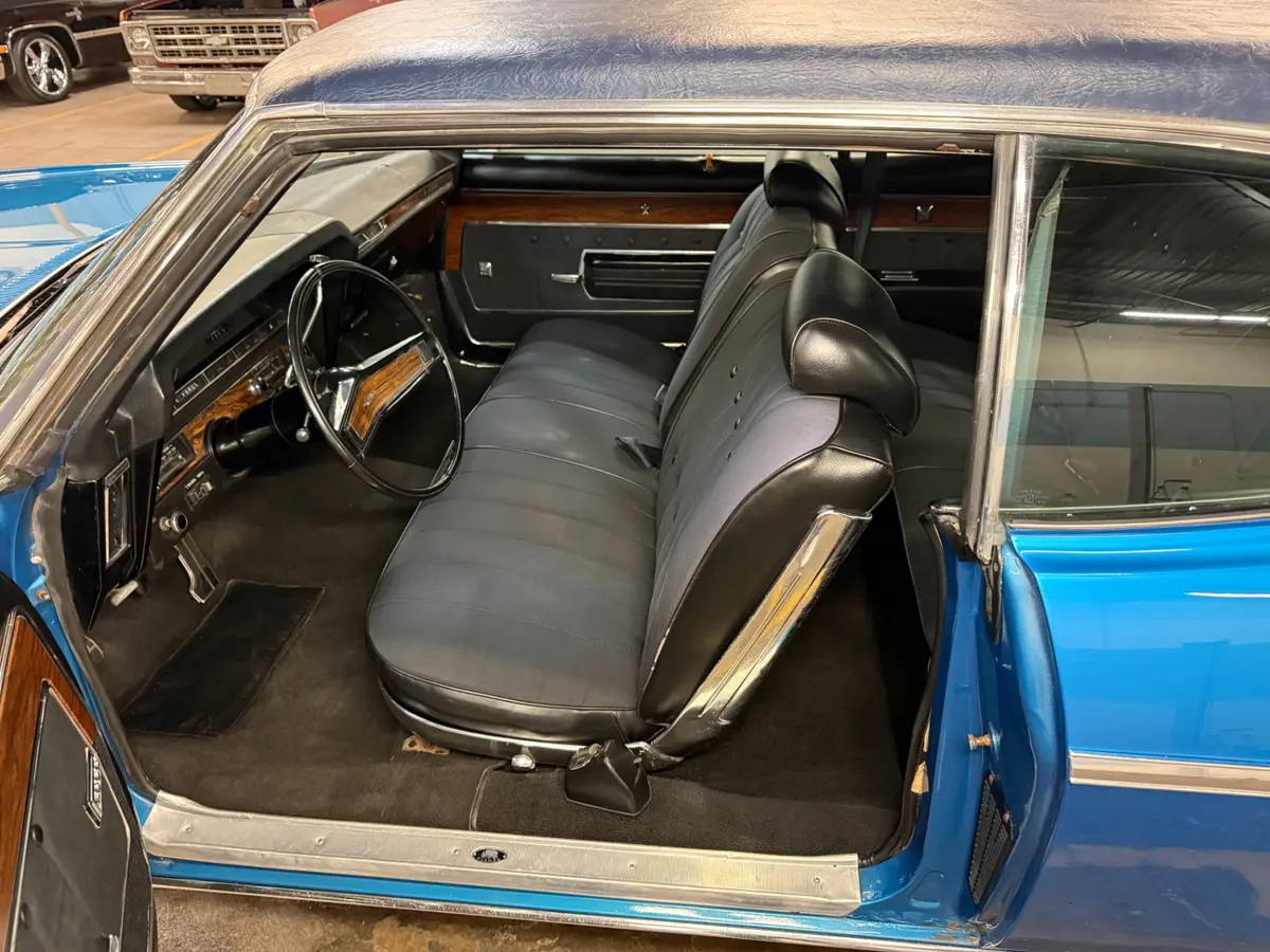Vehicle photo 17