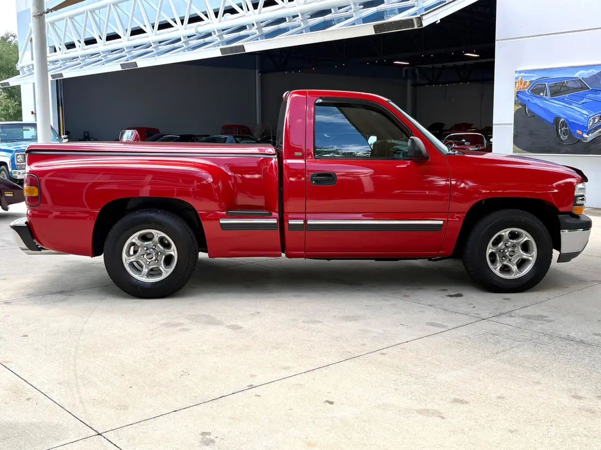 Vehicle photo 5