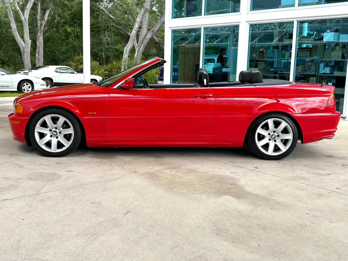 Vehicle photo 10