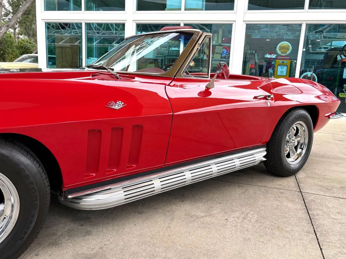 Vehicle photo 14
