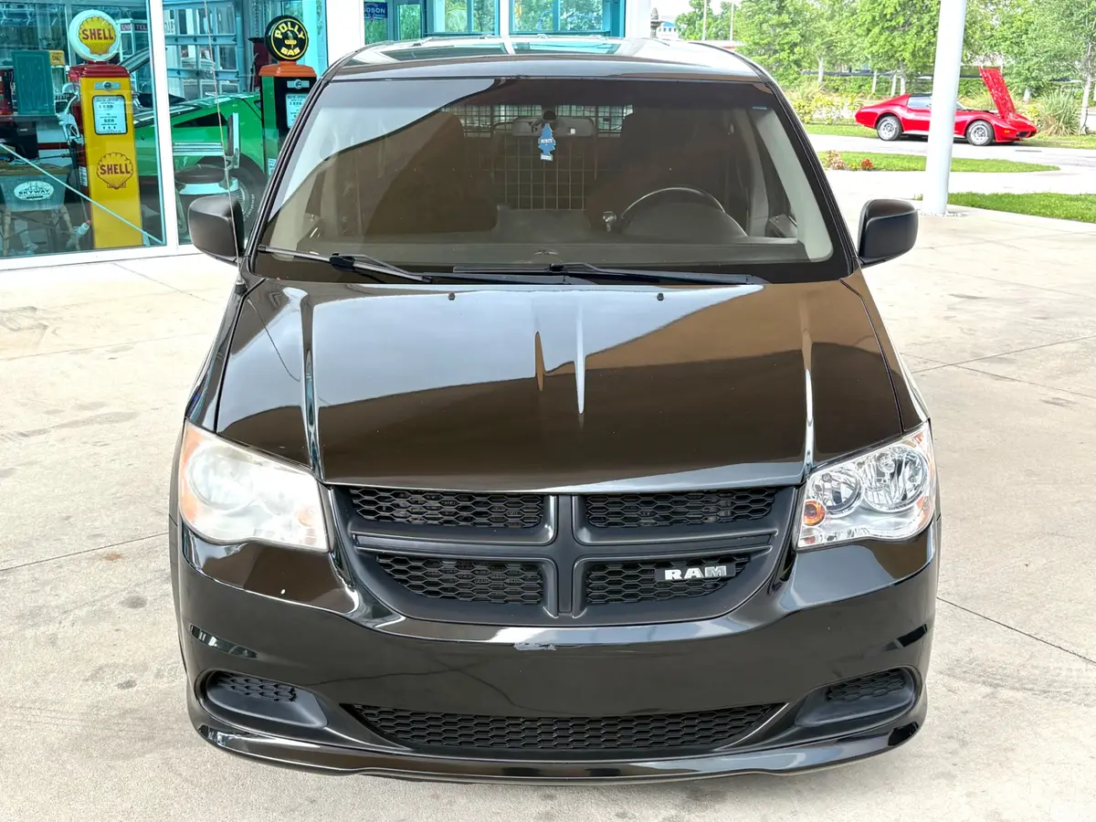 Vehicle photo 3