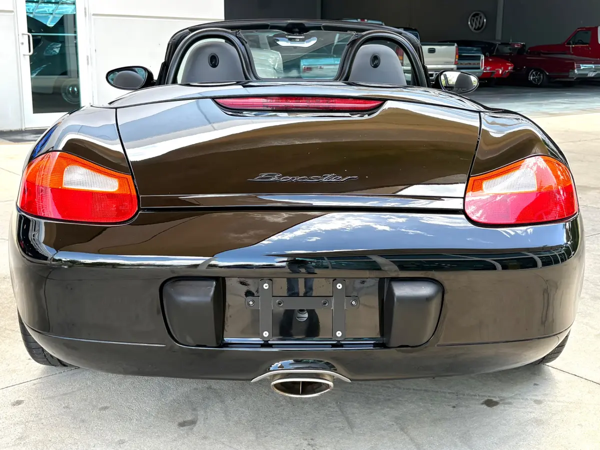Vehicle photo 7