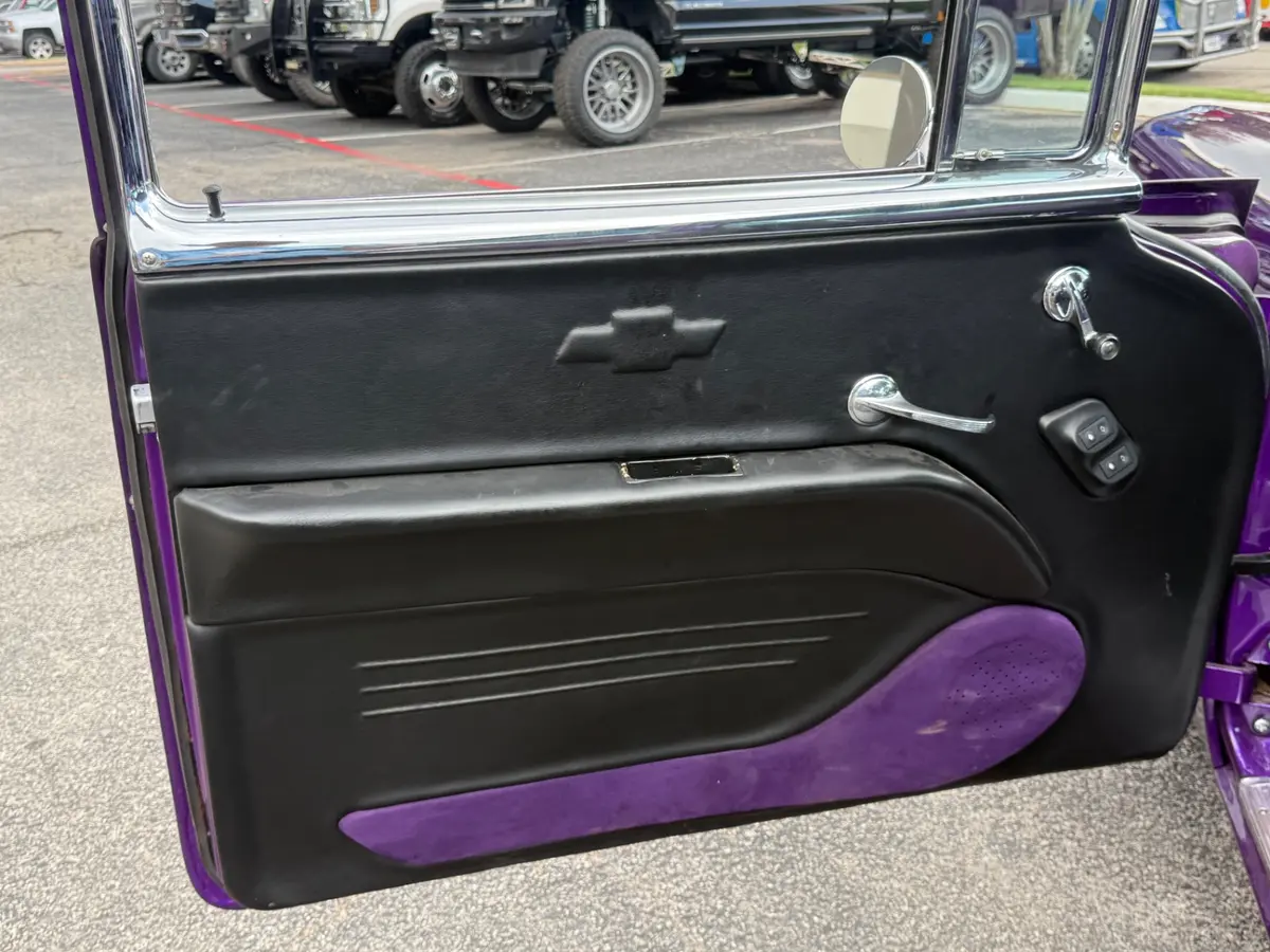 Vehicle photo 31