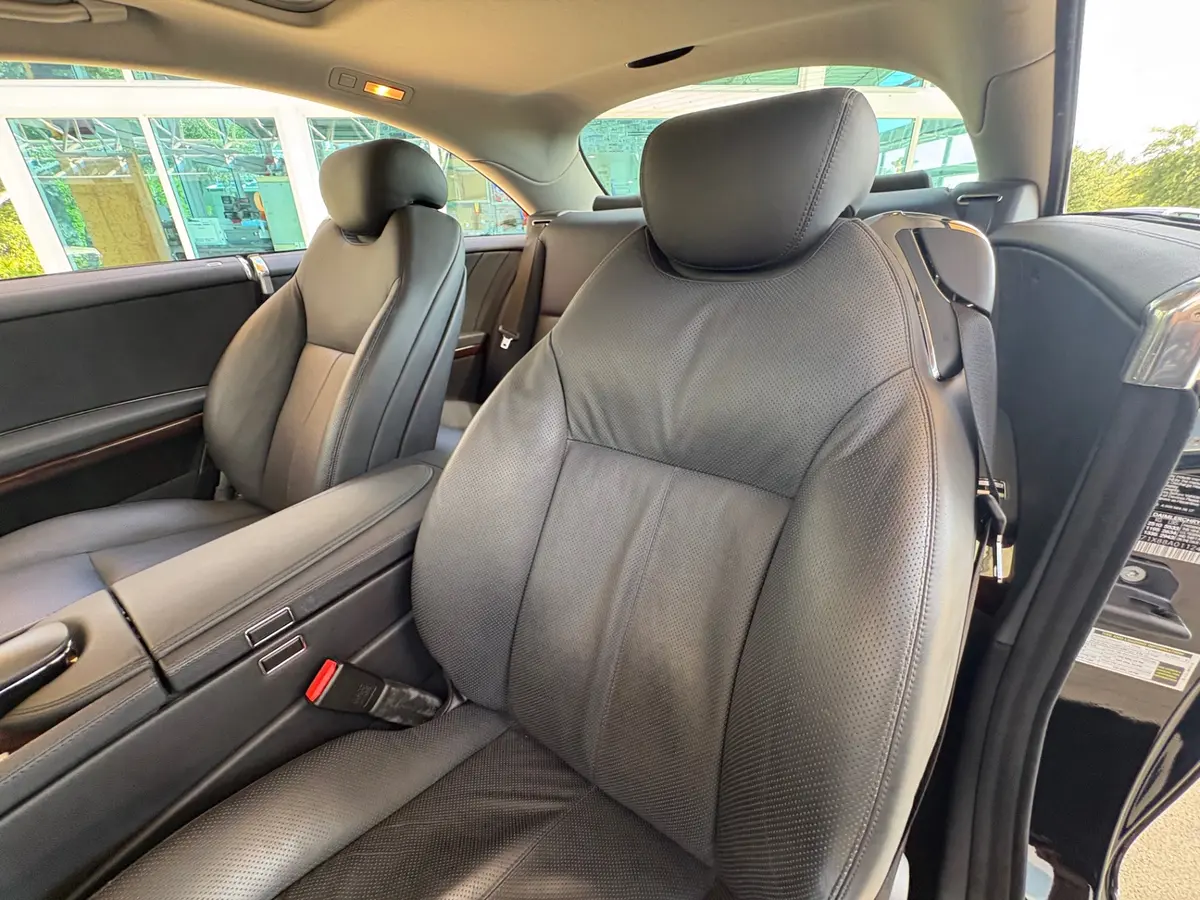 Vehicle photo 31