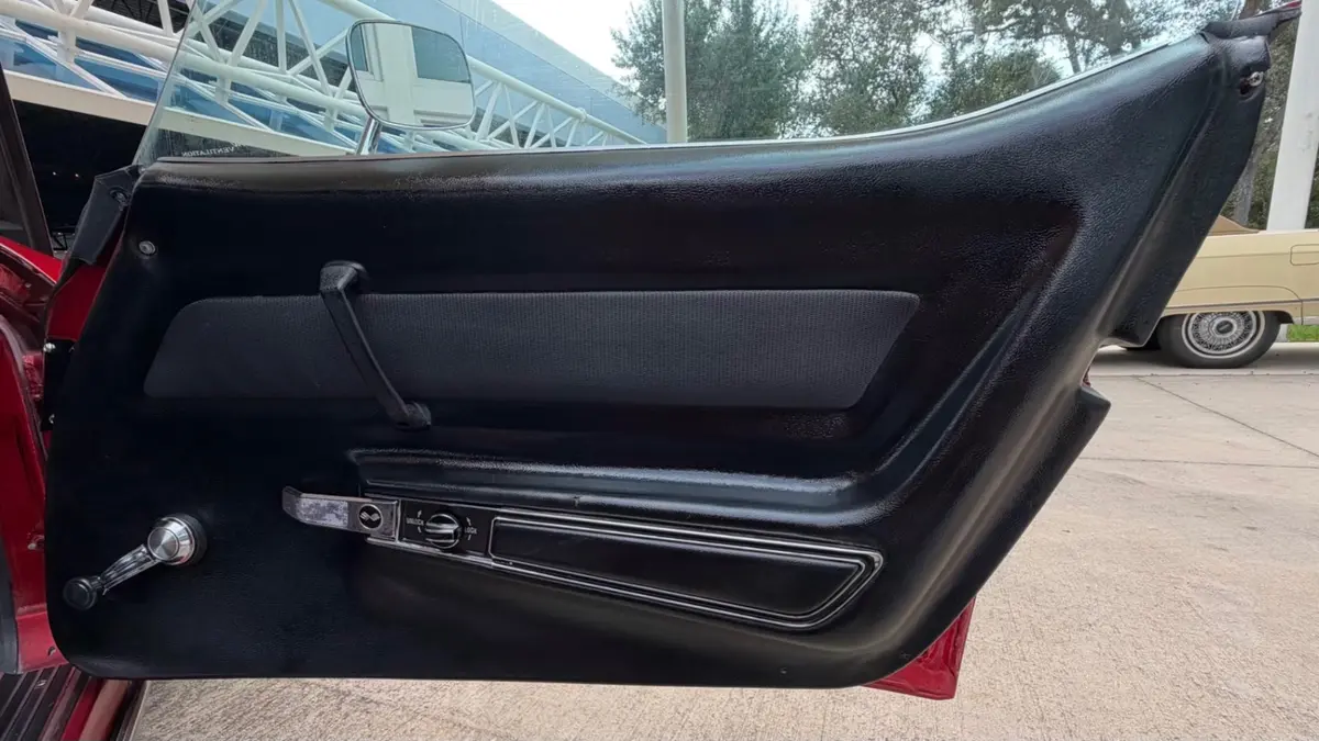 Vehicle photo 37
