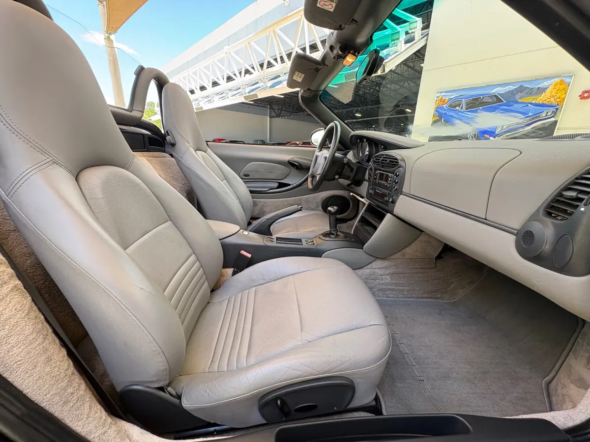 Vehicle photo 38