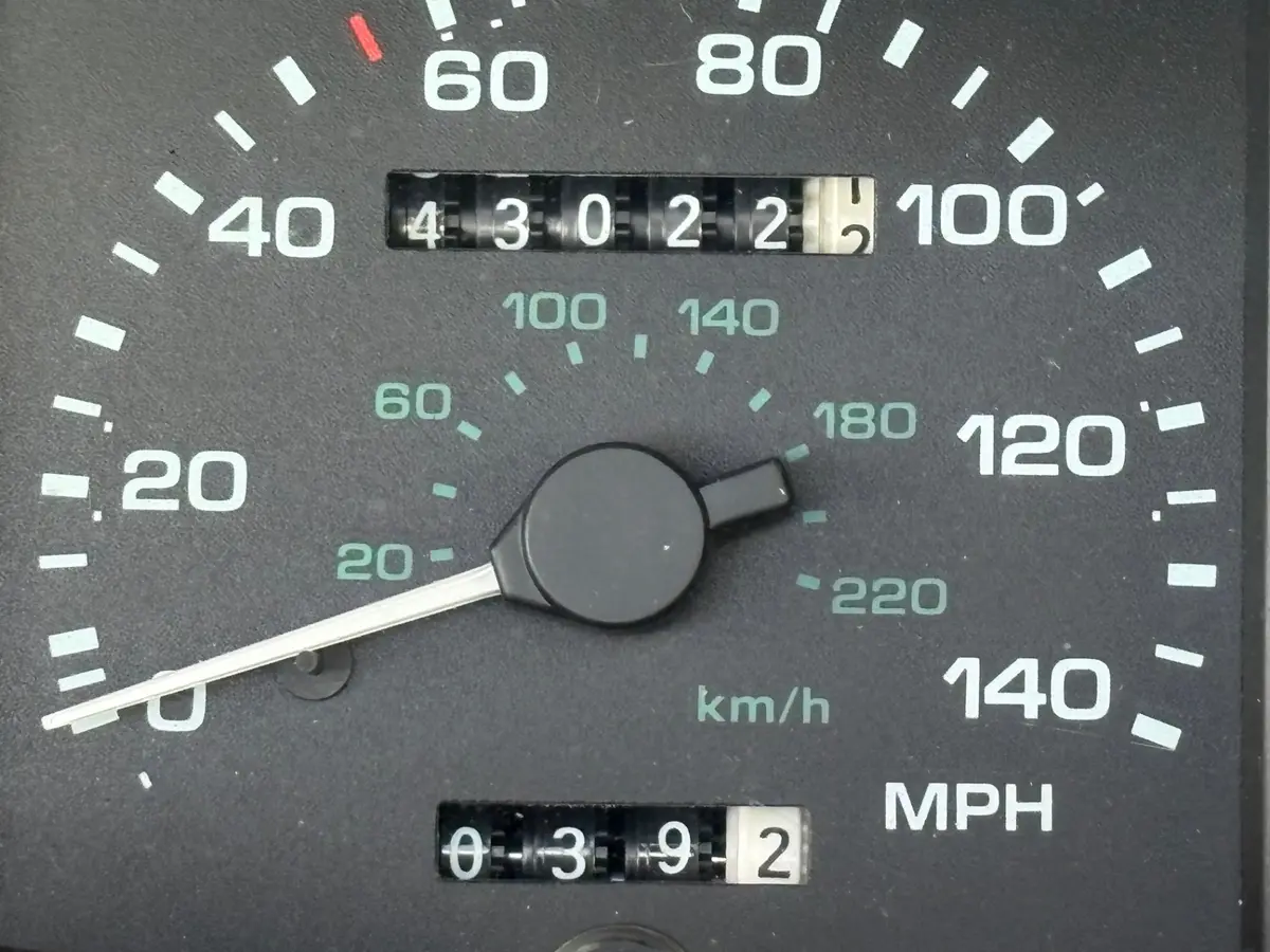 Vehicle photo 28