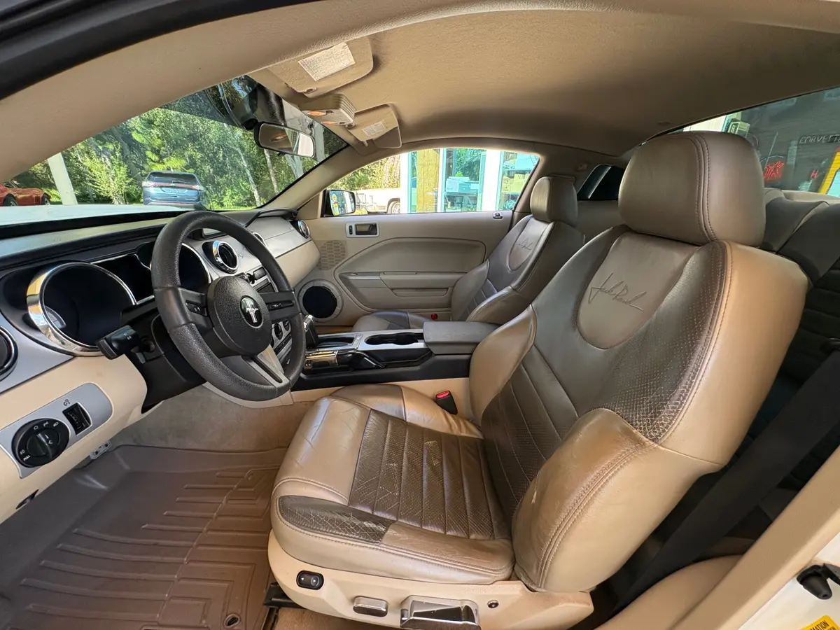 Vehicle photo 33