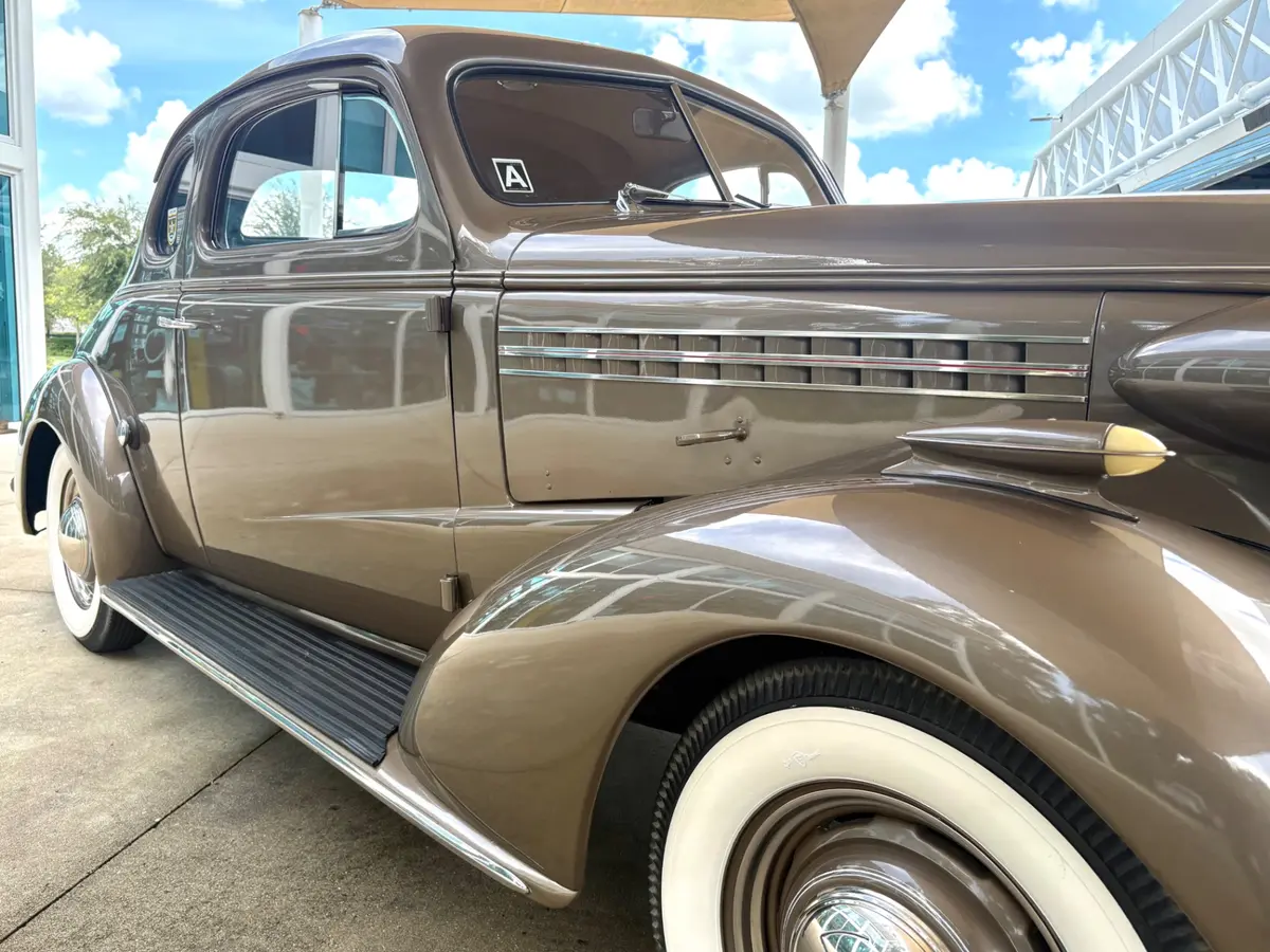 Vehicle photo 18