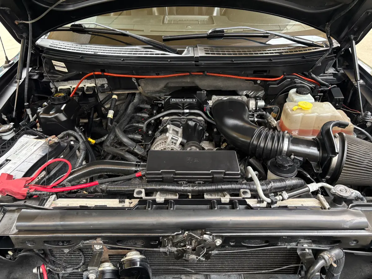 Vehicle photo 28