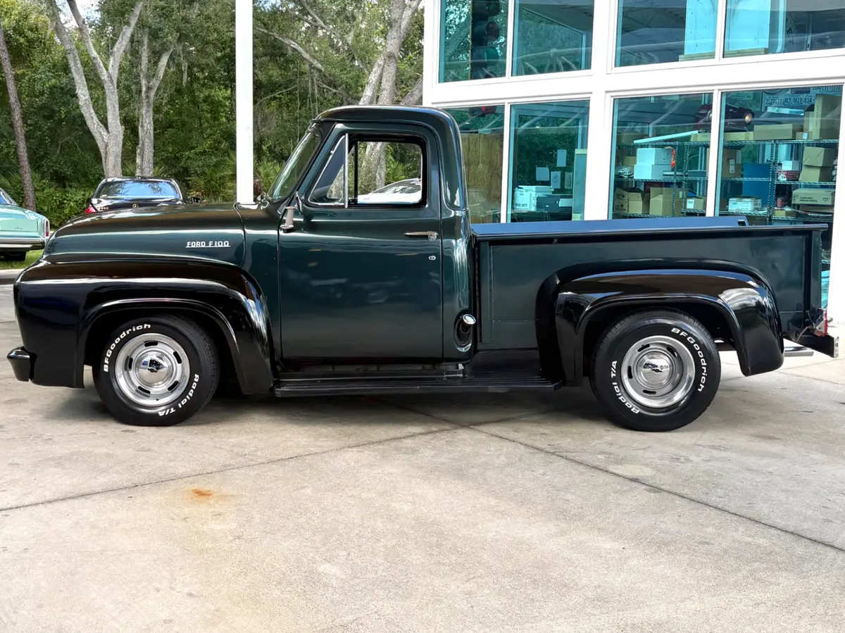 Vehicle photo 10