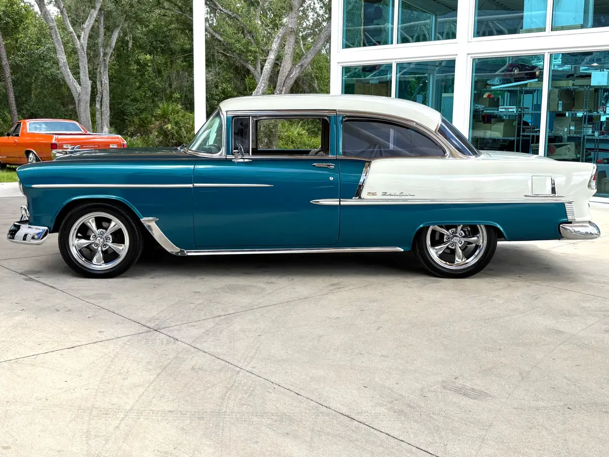 Vehicle photo 10