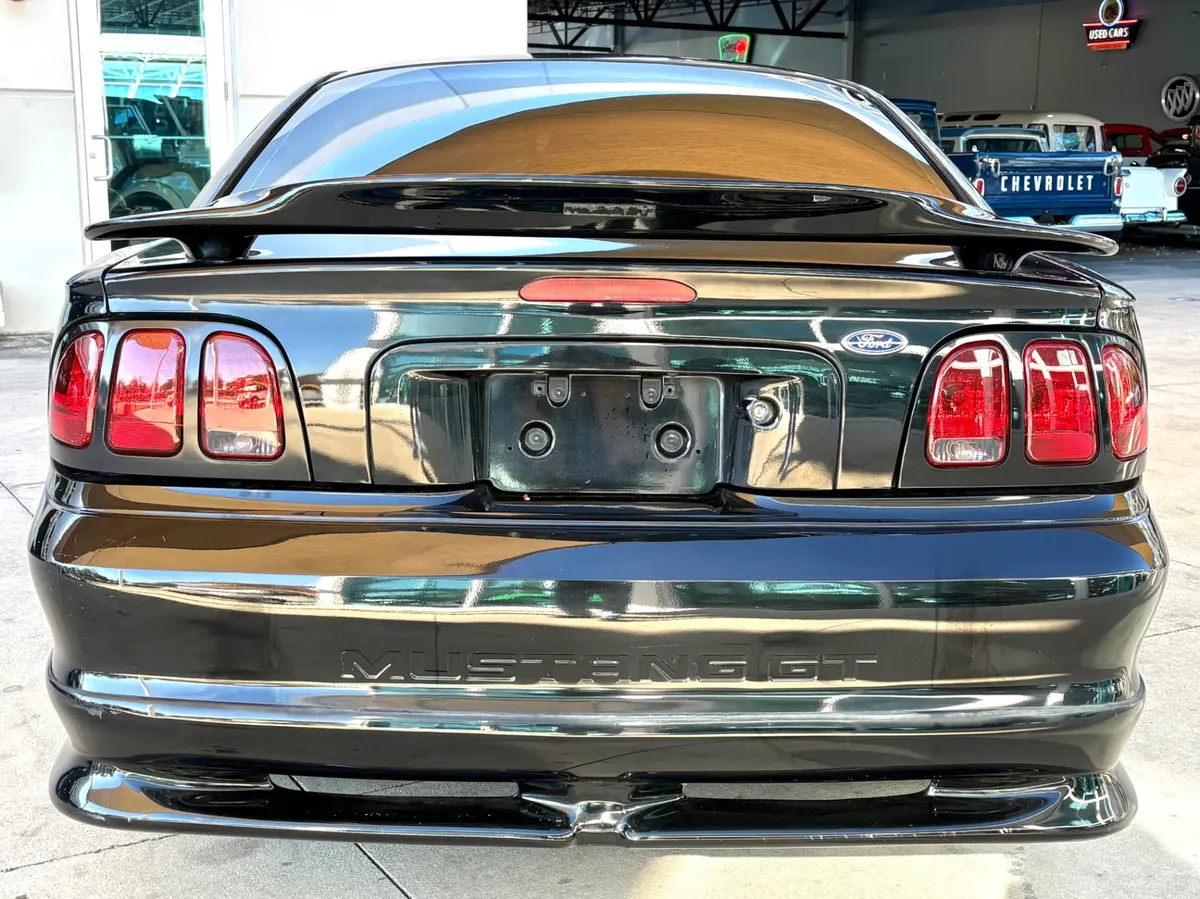 Vehicle photo 8