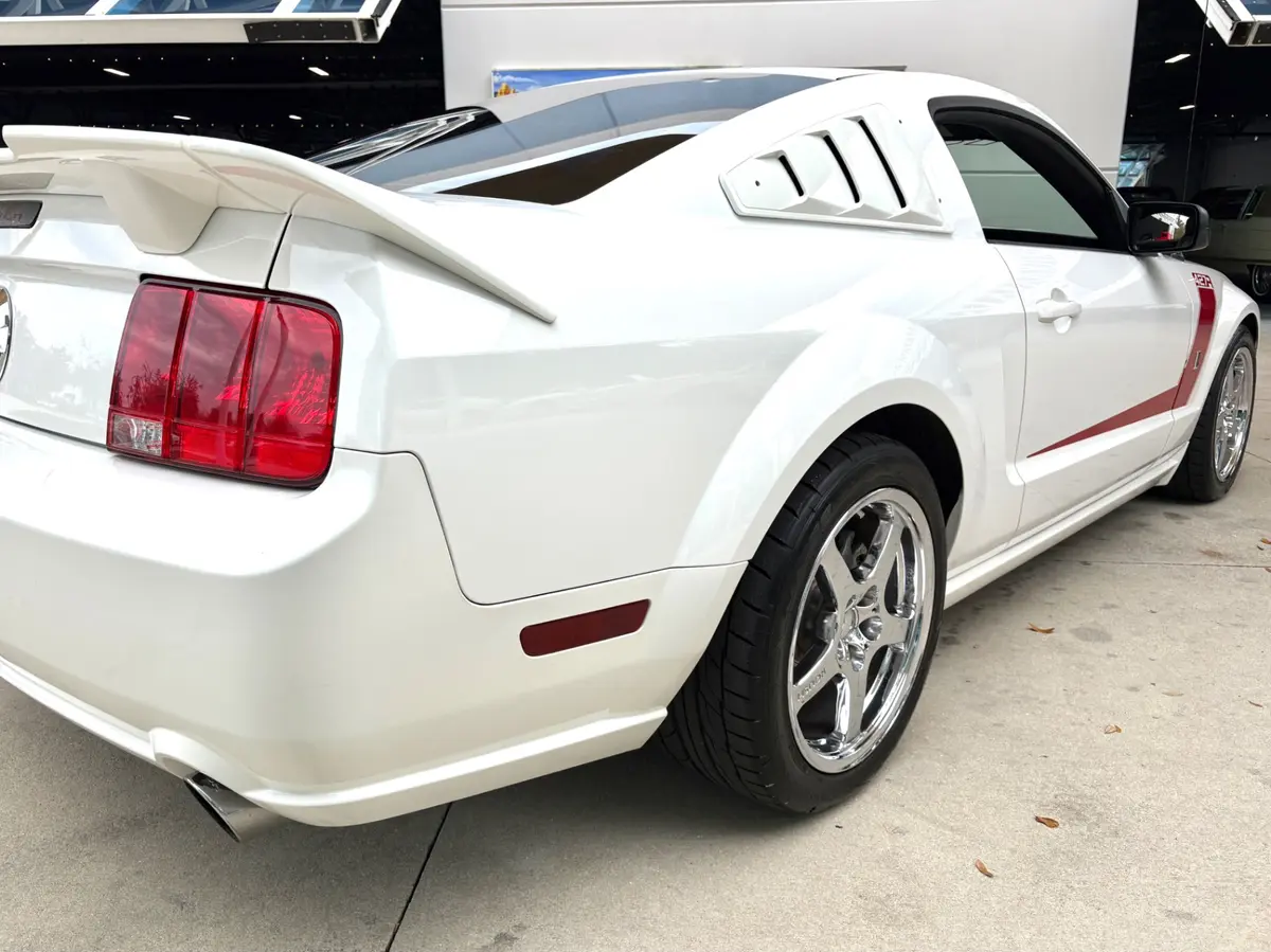 Vehicle photo 17