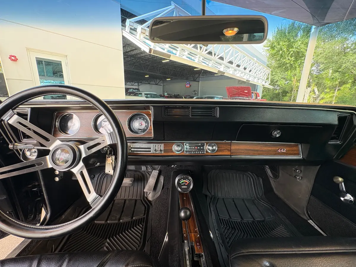 Vehicle photo 41