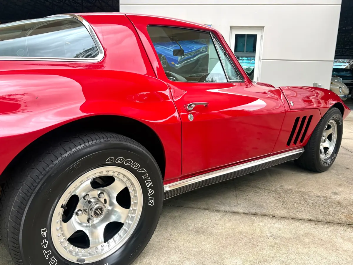 Vehicle photo 17