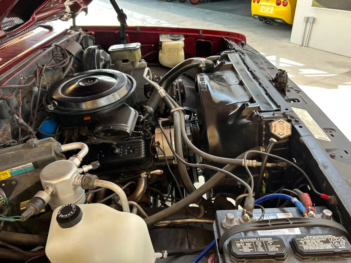 Vehicle photo 23
