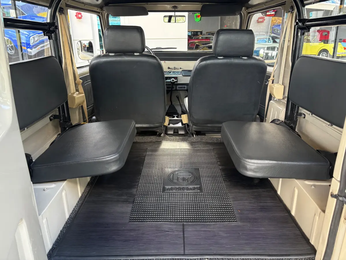 Vehicle photo 8