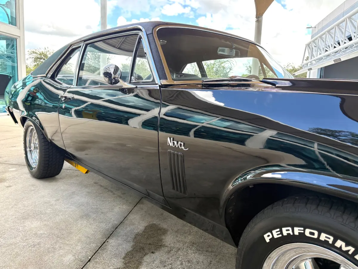 Vehicle photo 18