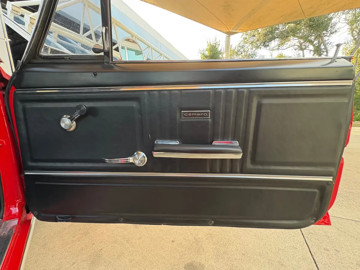 Vehicle photo 38