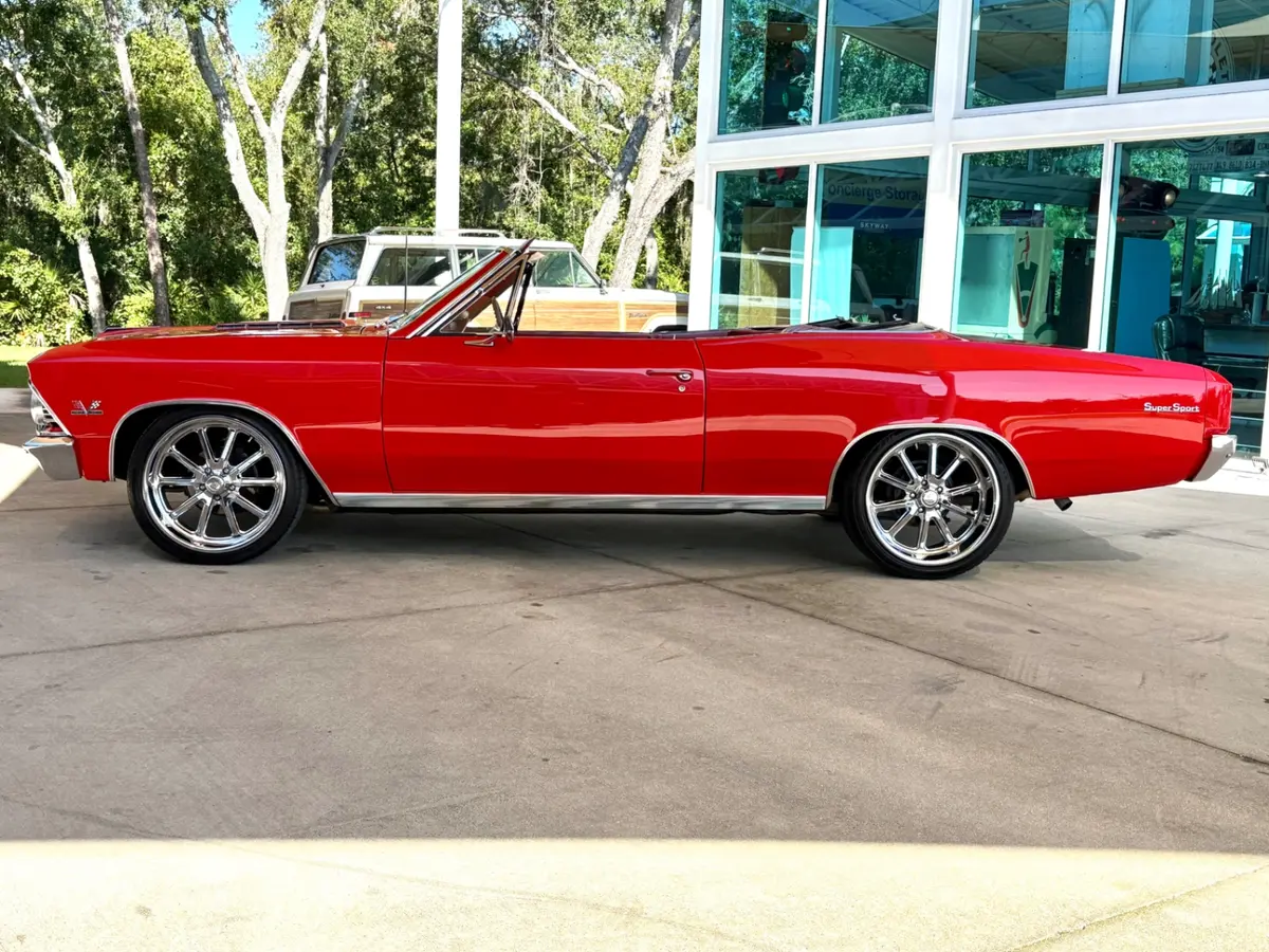 Vehicle photo 9