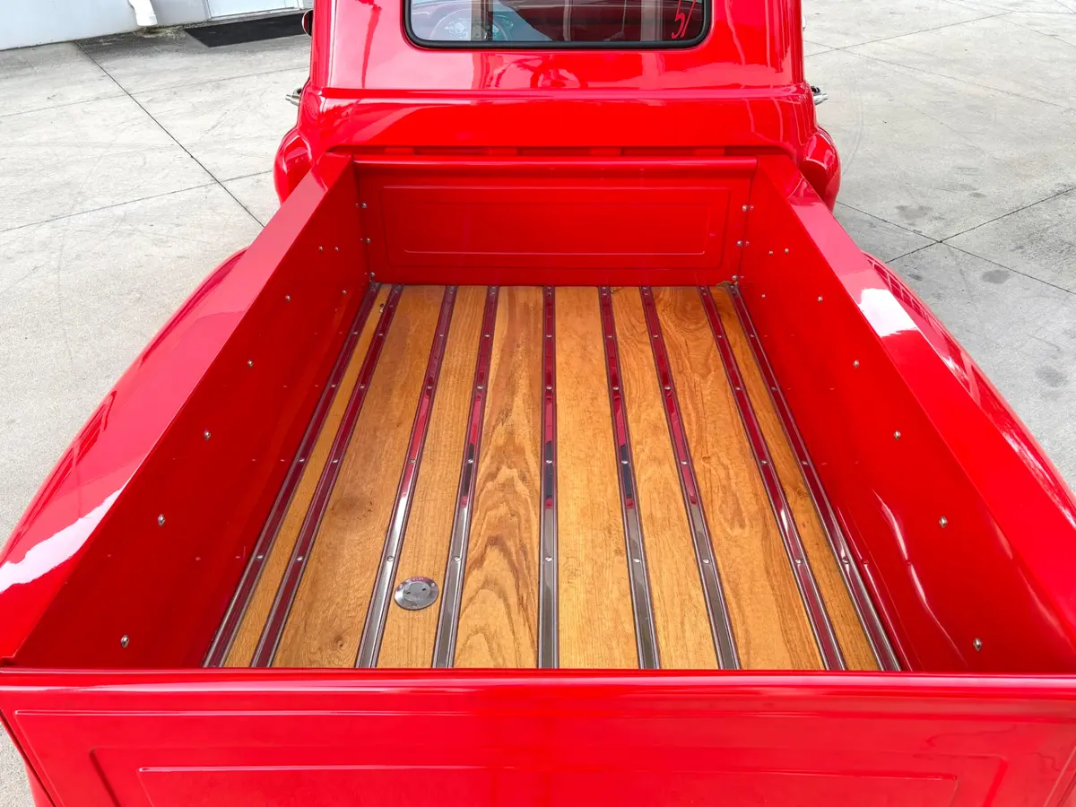Vehicle photo 8