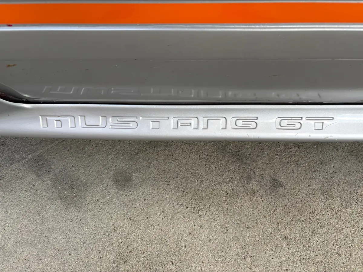 Vehicle photo 28