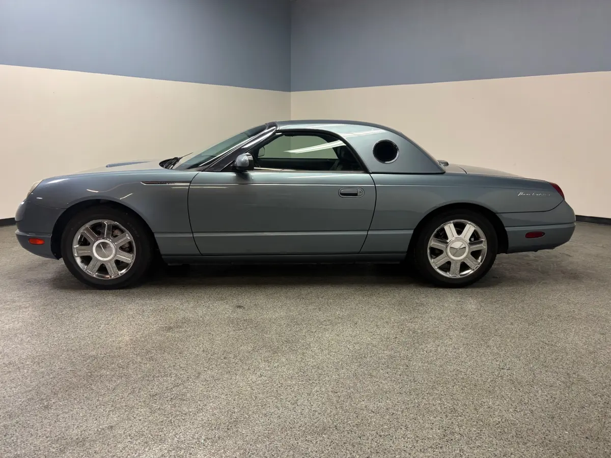 Vehicle photo 4