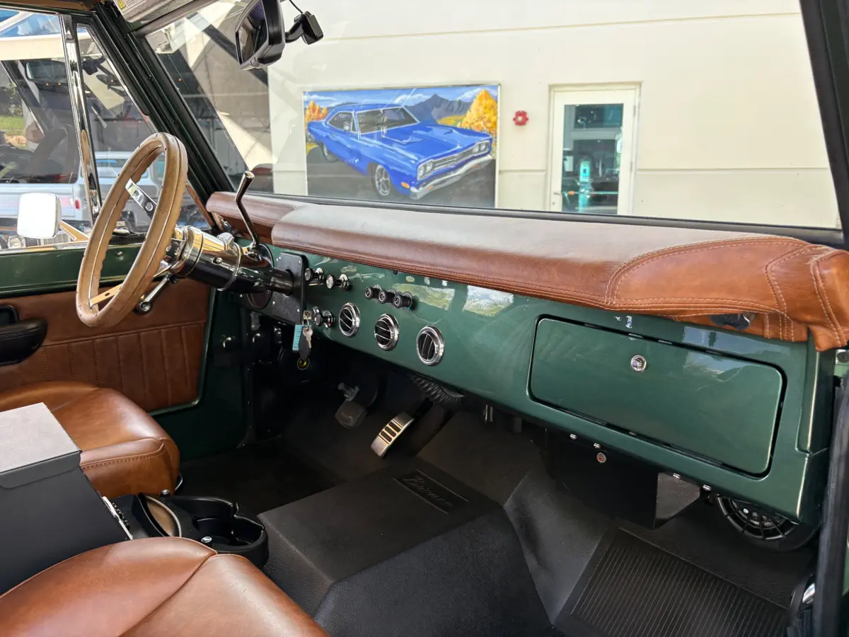 Vehicle photo 54